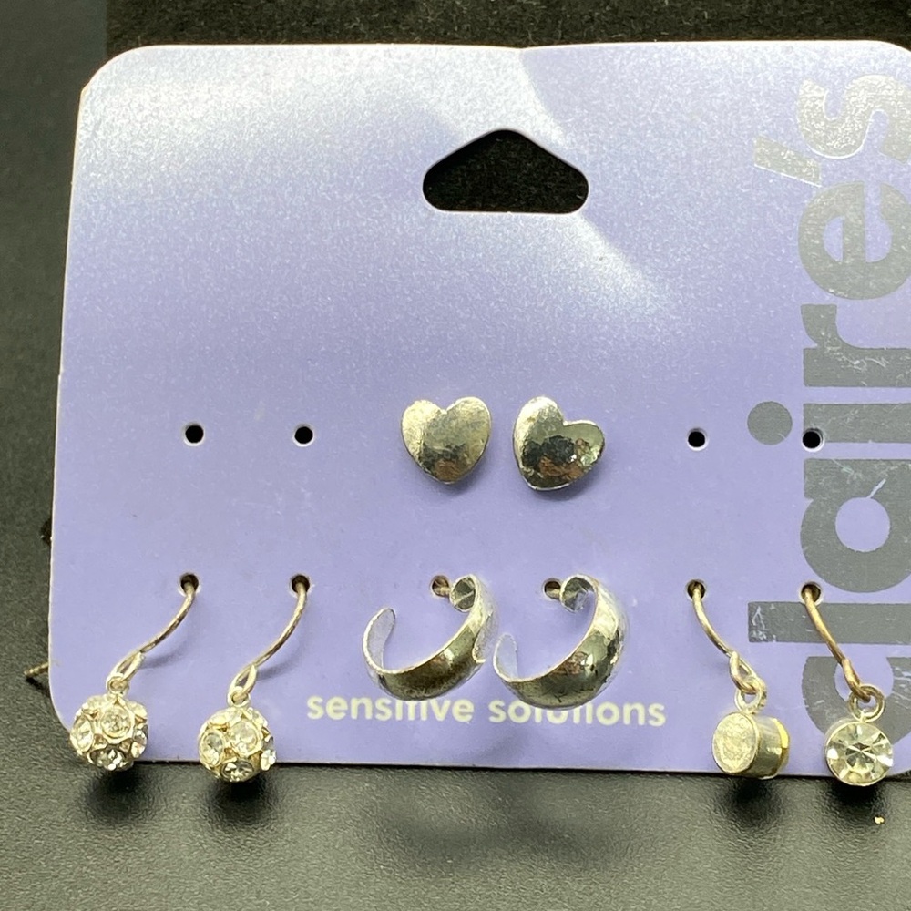 Item 485 Claire's earrings set of four